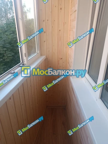 Отделка балконов деревянной вагонкой в Москве