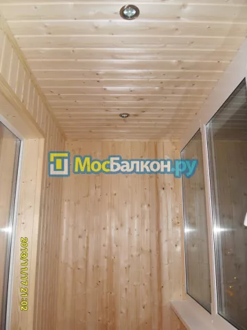 Отделка балконов деревянной вагонкой в Москве
