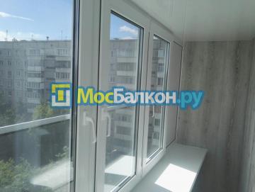 Пластиковое остекление на выносе подоконника