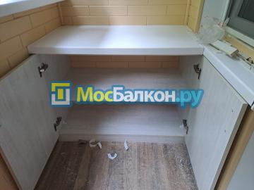 Тумба из ДСП на балконе под подоконником