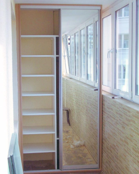 Безопасно монтировать зеркало для шкафа нестандартного балкон?